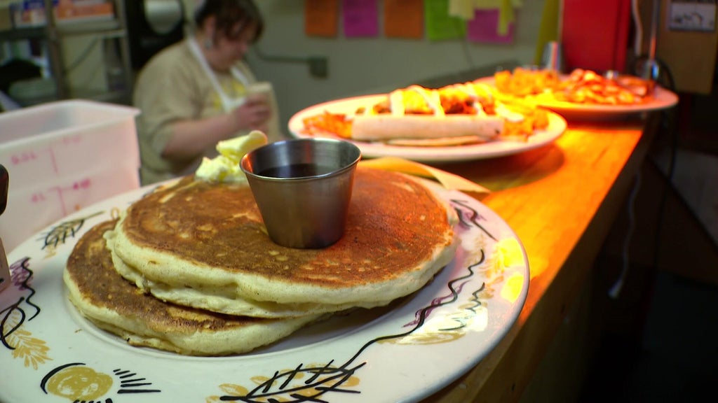 Modern Times Cafe closing at end of year after providing 30,000 free meals in wake of ICE surge — WCCO / CBS Minnesota, Portola Valley Dining news