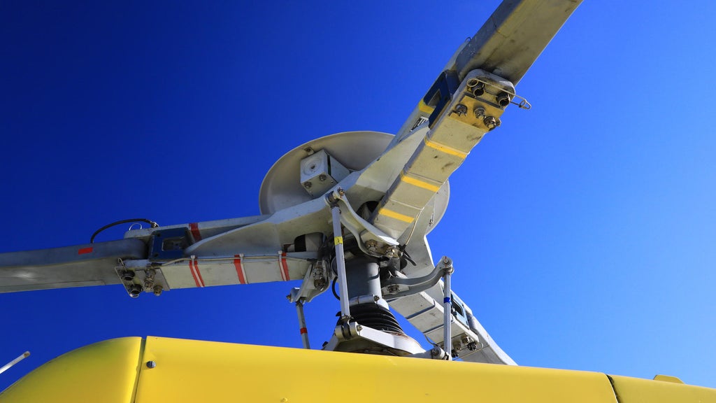 2 helicopters collide southeast of McMinnville in Oregon, killing 3 — Portola Valley Schools news