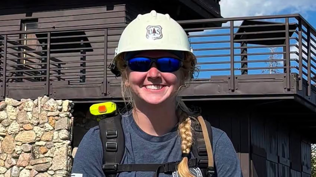 Firefighter, 24, died after being struck by a tree battling La. wildfire — KTVU FOX 2 Bay Area, Portola Valley Community news