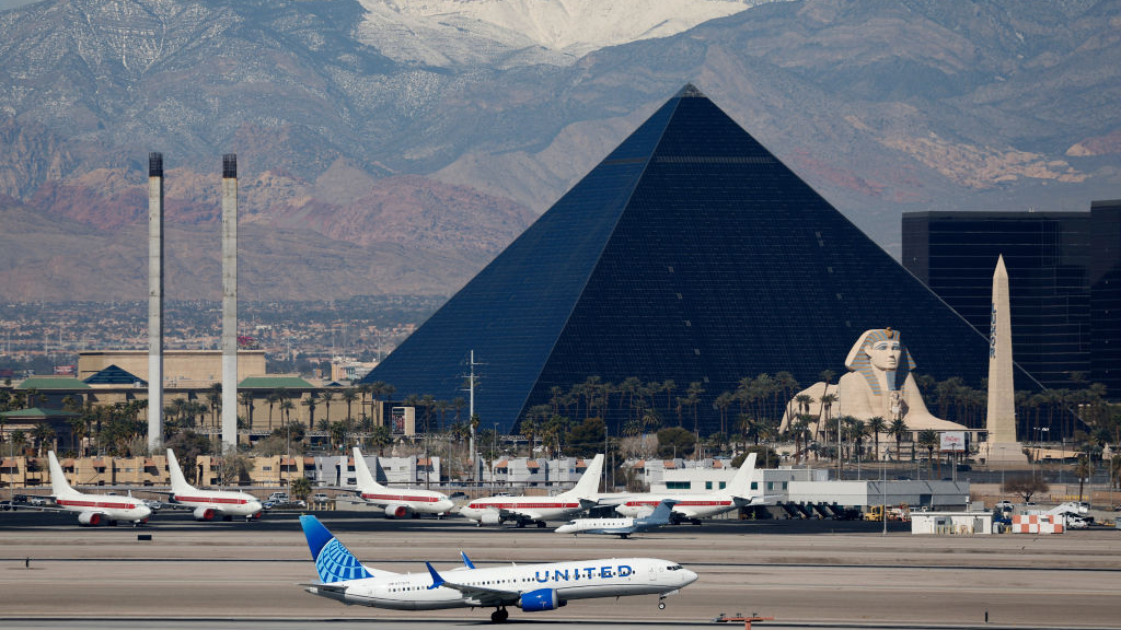 Flight rerouted after passenger threatened to hijack plane — Portola Valley Community news